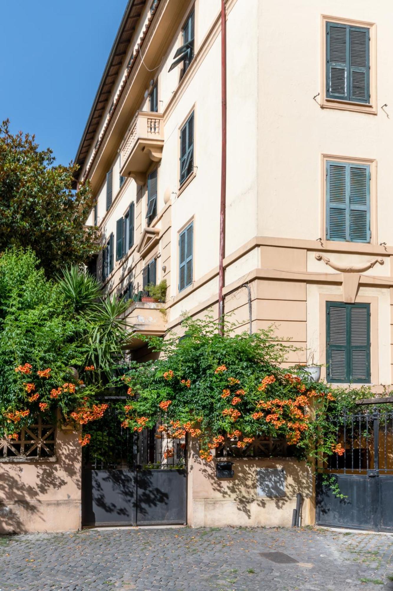 Green Window Roma Bagian luar foto