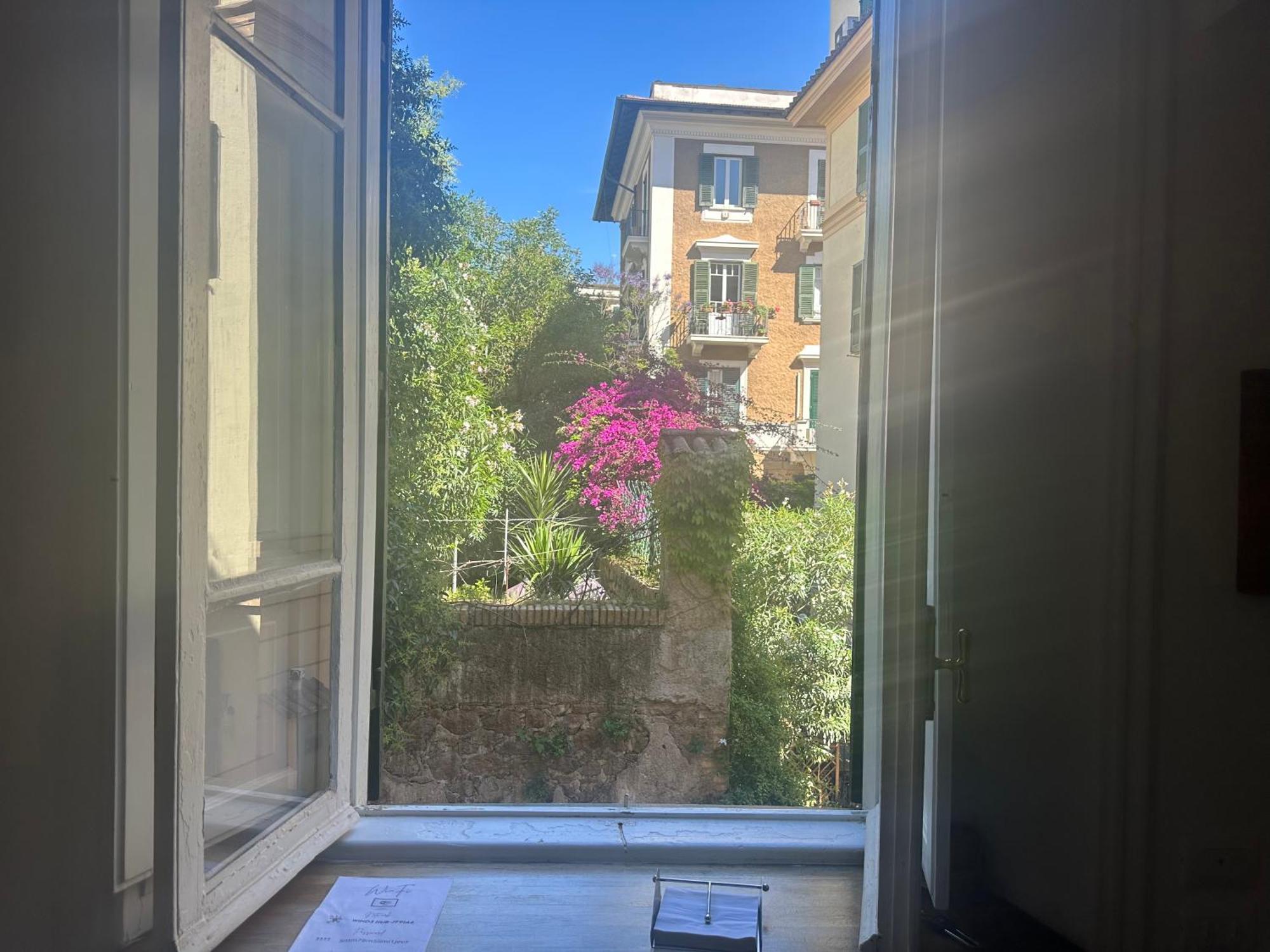 Green Window Roma Bagian luar foto