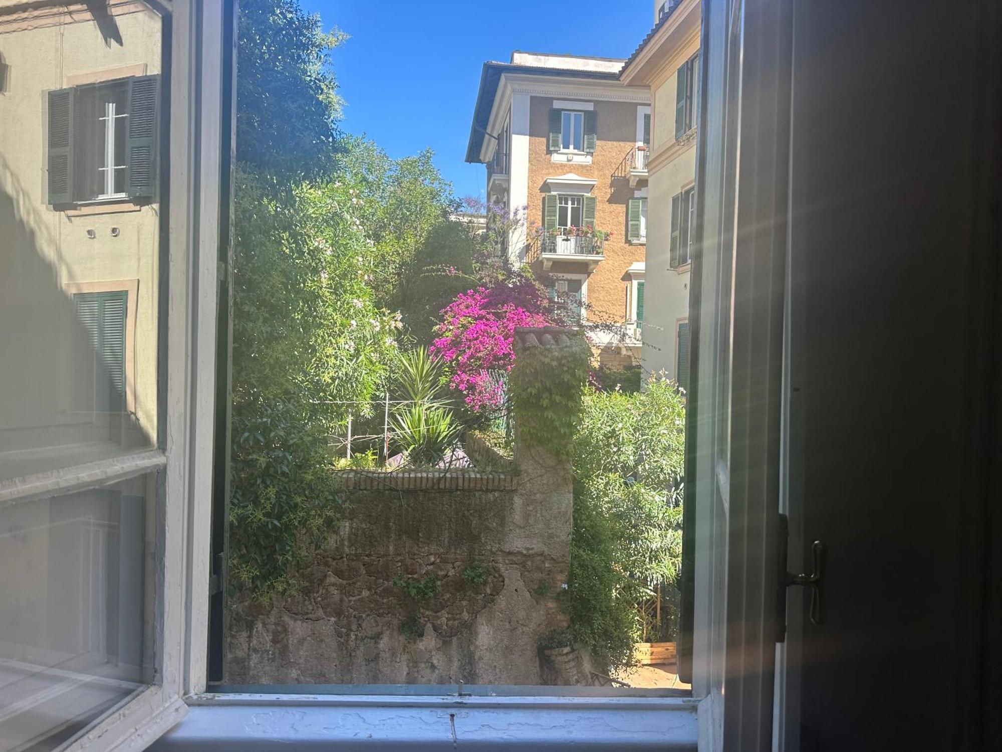 Green Window Roma Bagian luar foto