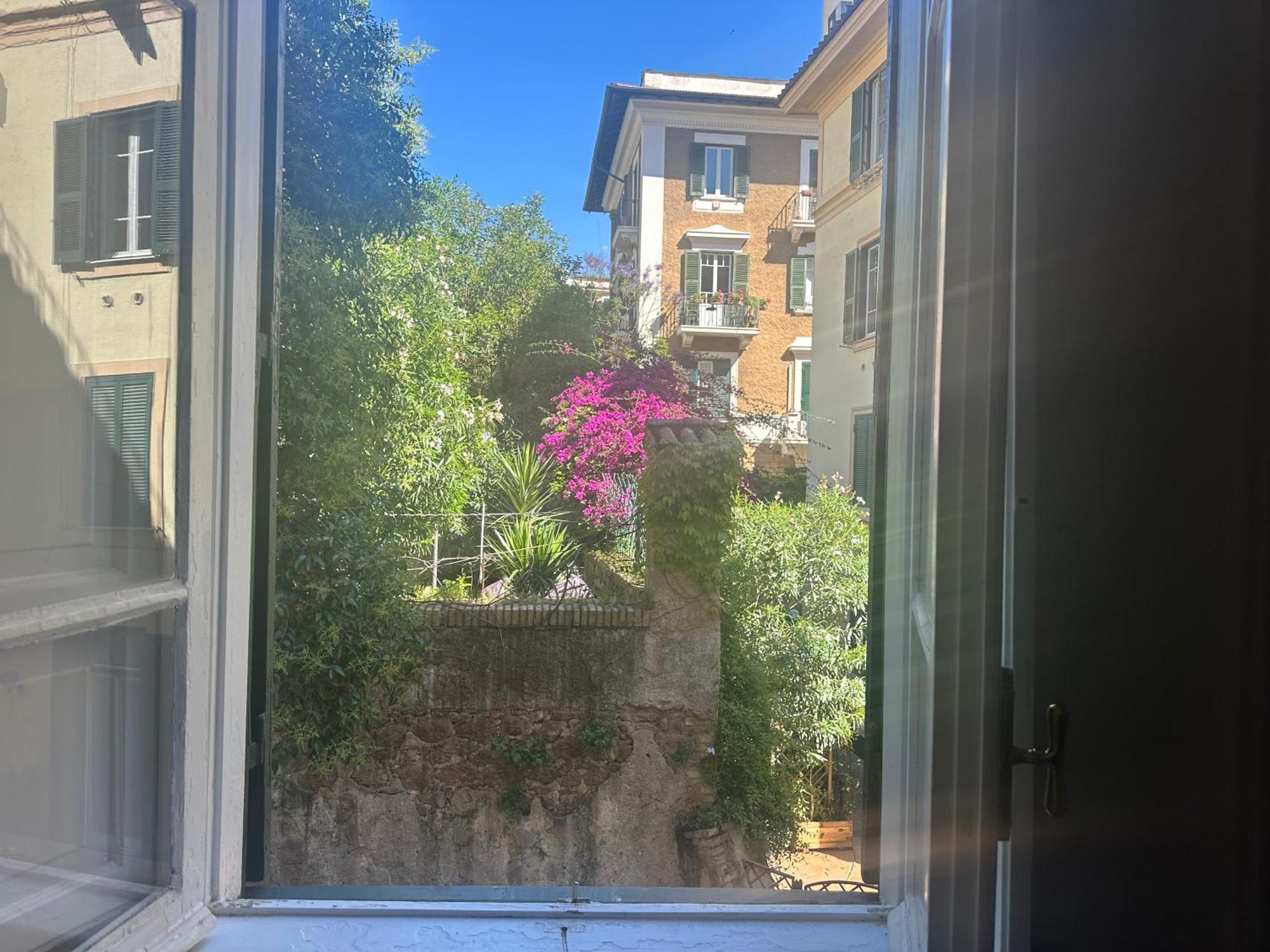 Green Window Roma Bagian luar foto