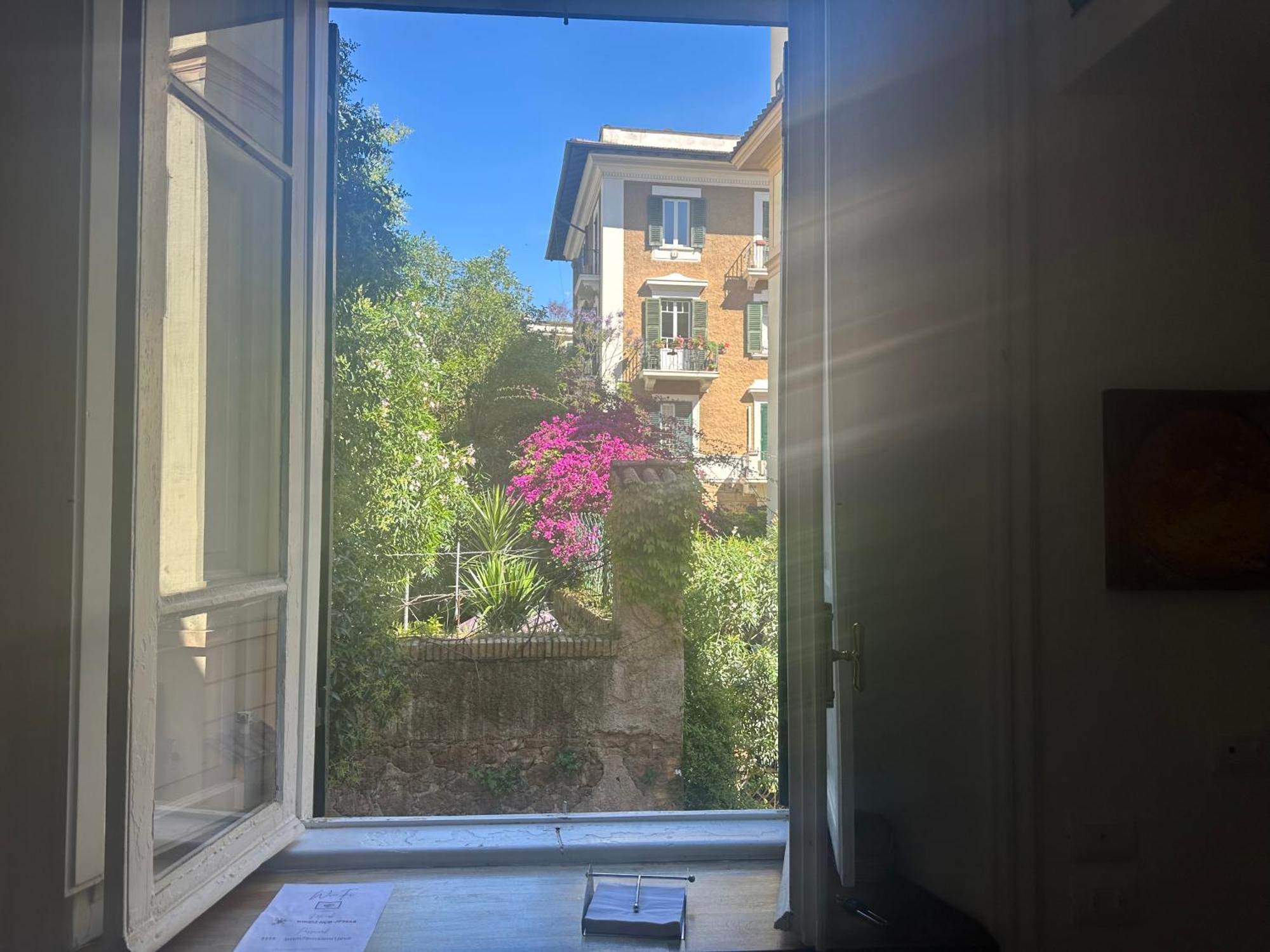 Green Window Roma Bagian luar foto